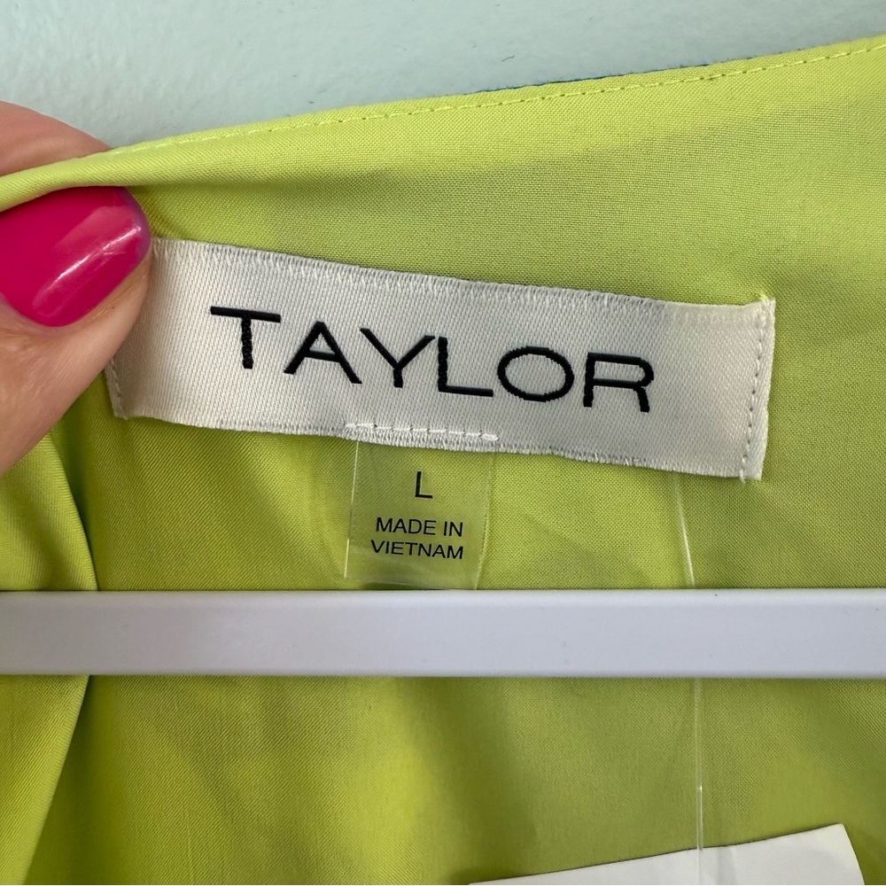 Taylor Vibrant floral dress pockets sz Large - Picture 6 of 11